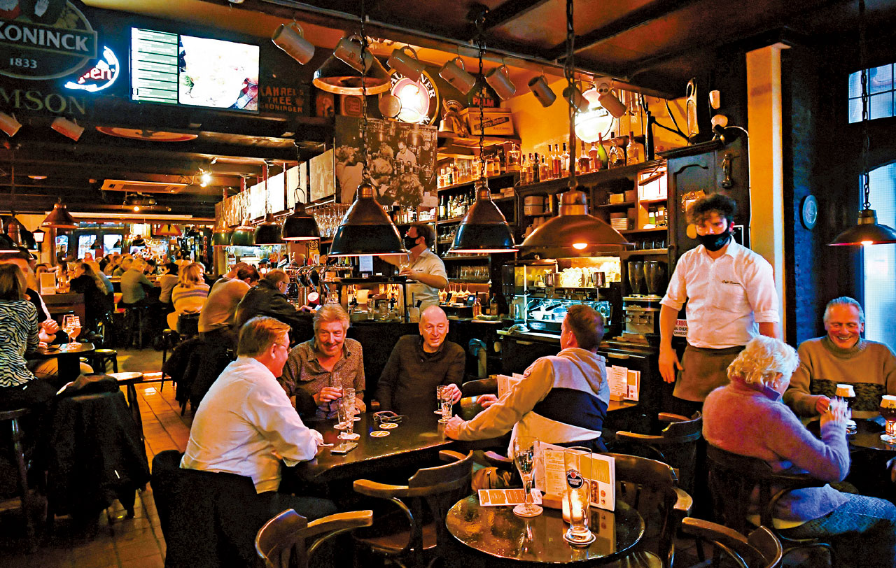 防疫措施｜德增逾16萬病例創新高 與病毒共存 歐洲多國鬆綁