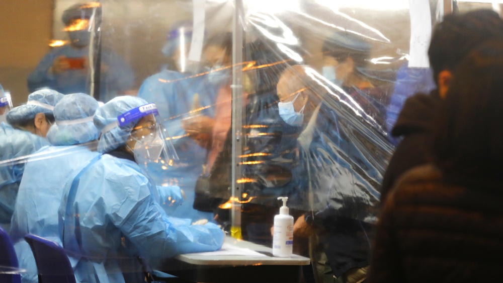 秀茂坪邨秀明樓及禾輋邨富和樓圍封檢測。(資料圖片)