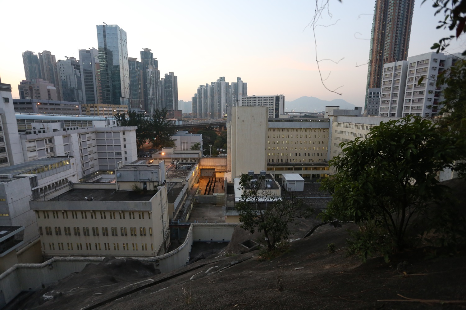 有確診者1月24日曾到訪荔枝角收押所在囚人士 探訪室今暫停運作清潔消毒