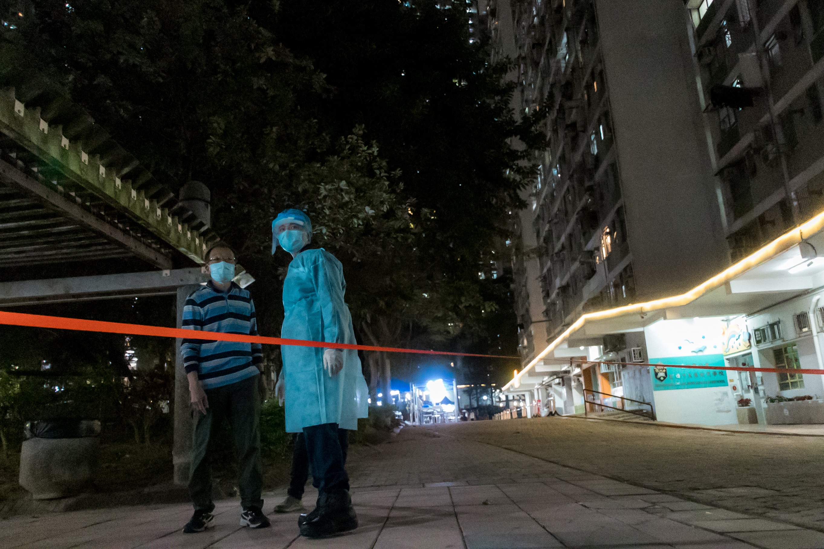 屯門良景邨良傑樓及良偉樓。(資料圖片／莊振邦攝)