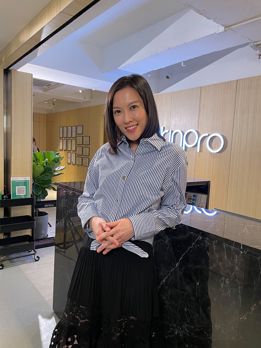 江芷妮放下明星光環  做美容店老闆連廁所都洗埋