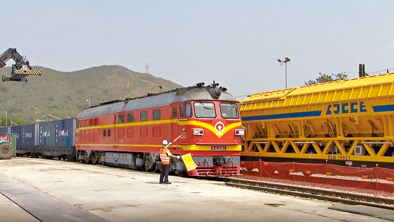 首班「援港專列」抵港 輸港50噸抗疫物資