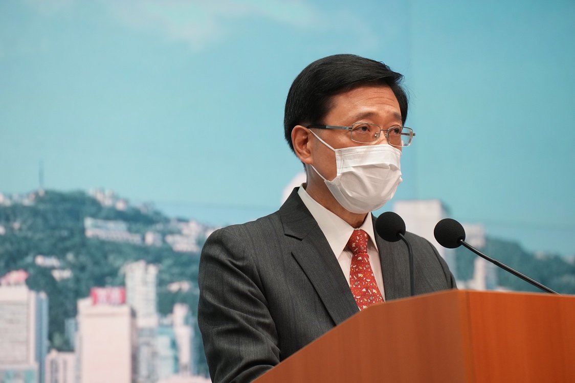 疫情｜政務司長已按《緊急規例》行使三項豁免權 包括內地醫護來港免註冊