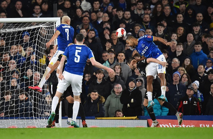 荷西朗頓梅開二度，帶領愛華頓擊敗波利咸晉級。(路透社)