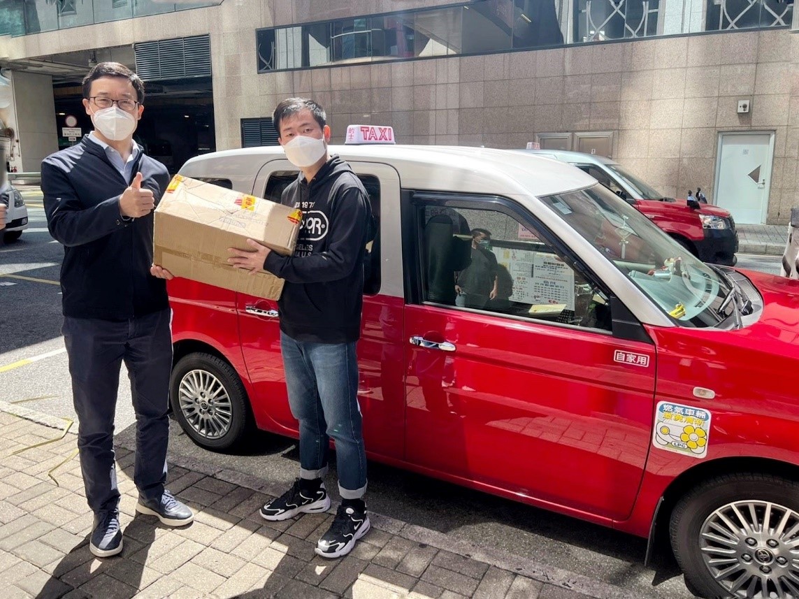 攜手抗疫丨livi bank向抗疫的士贈送防疫物資 延長惜食堂合作