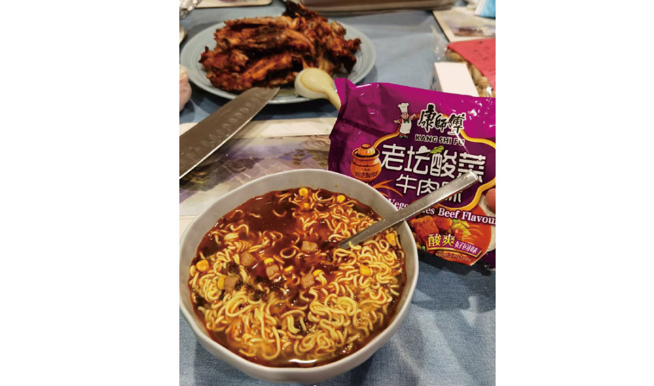 黑心食品｜央視揭湖南酸菜腳踩混煙頭 康師傅下架回收酸菜麵