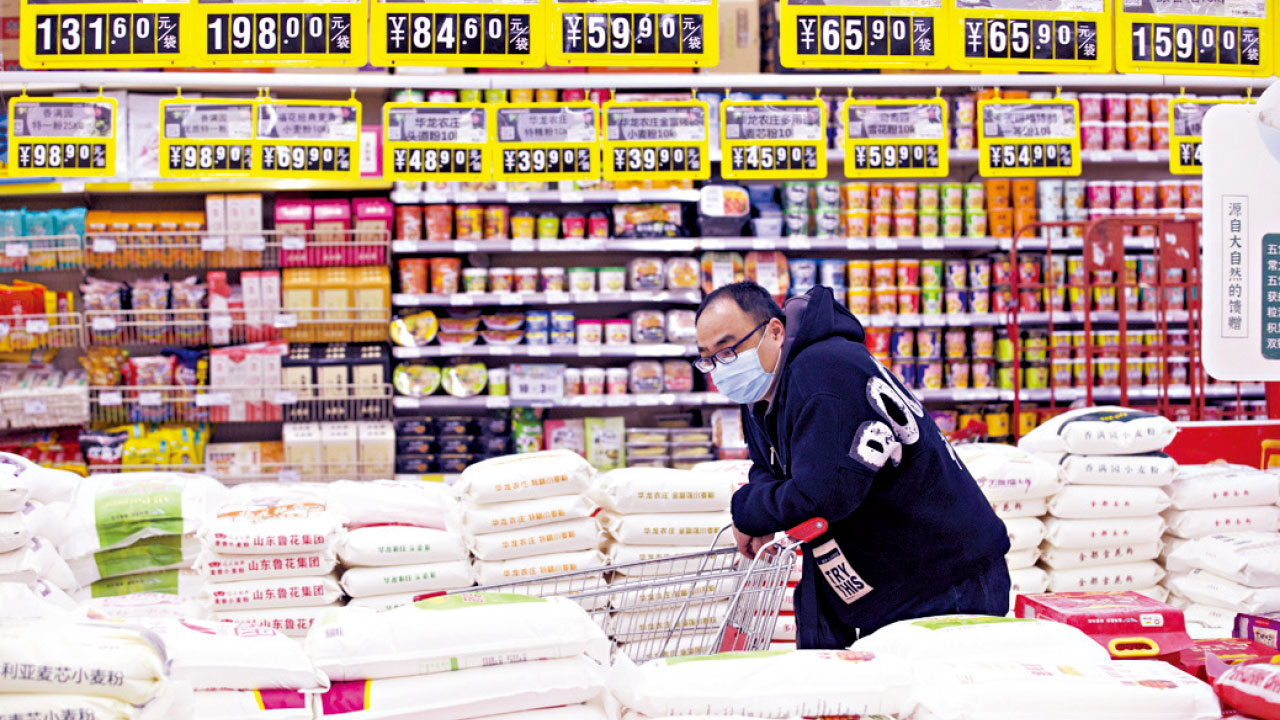 全國兩會｜三重壓力下穩內需 內地今年經濟增長料「保5」