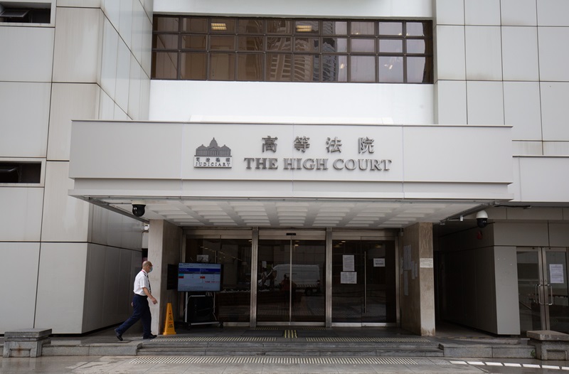 一名輕度智障的兄長涉在後樓梯與14歲妹肛交，被判囚27個月。圖為高院。(資料圖片)