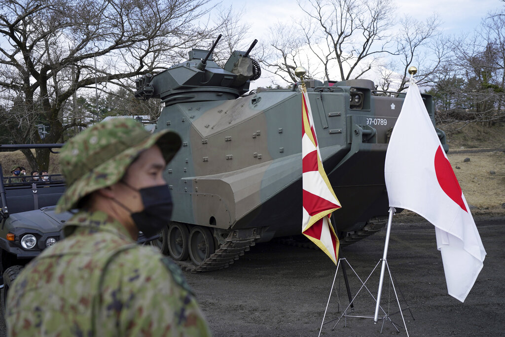 美國海軍陸戰隊與日本陸上自衞隊今日進行合作訓練。(美聯社)