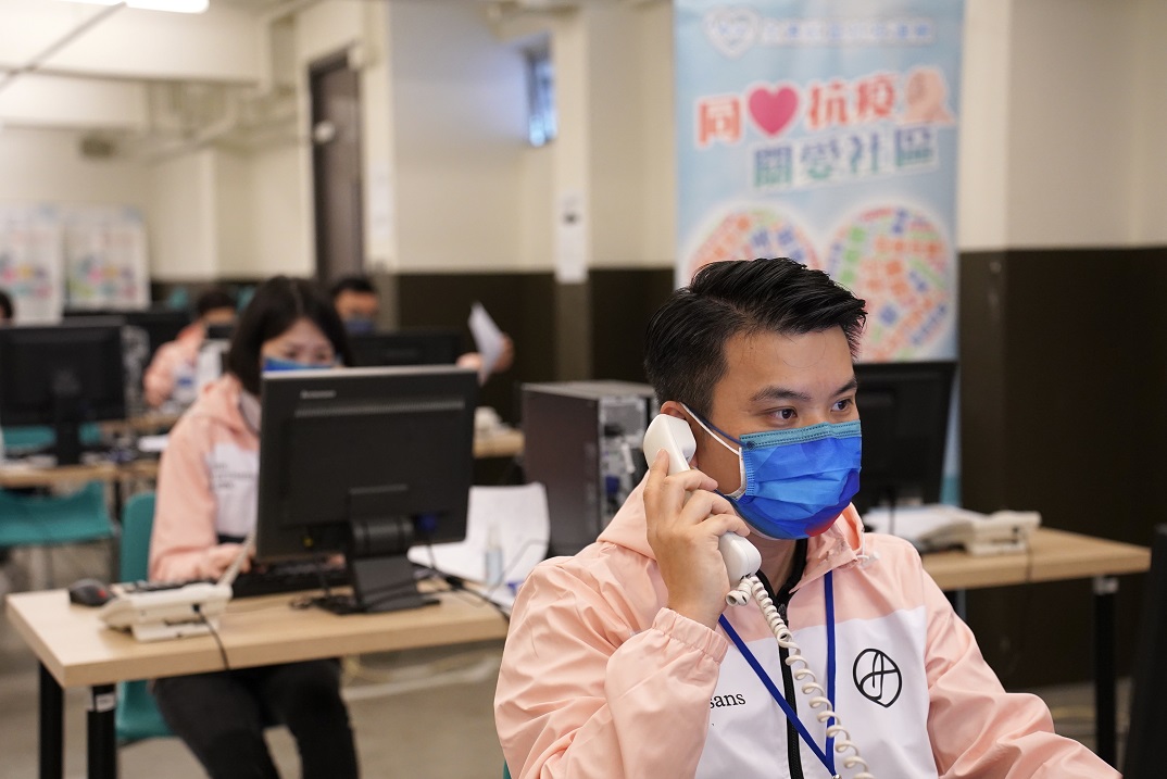 疫情｜團體設抗疫熱線支援基層長者 致電登記即獲免費福袋