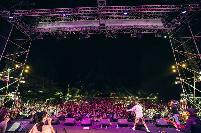 墾丁一連3天舉行「台灣祭」大型音樂會，但因有一名觀眾確診，最後一天活動取消。(台灣祭FB)