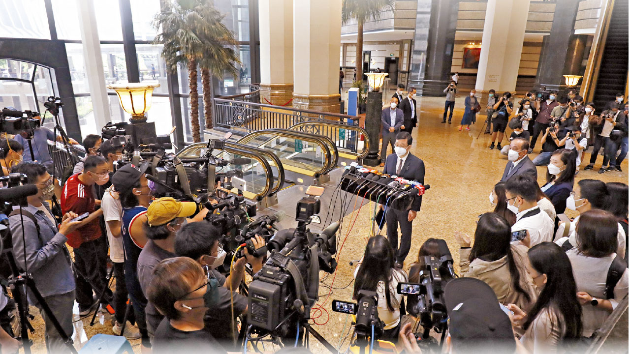 各界會面｜李家超：料夠票入閘 強調愛港 參選為全港市民