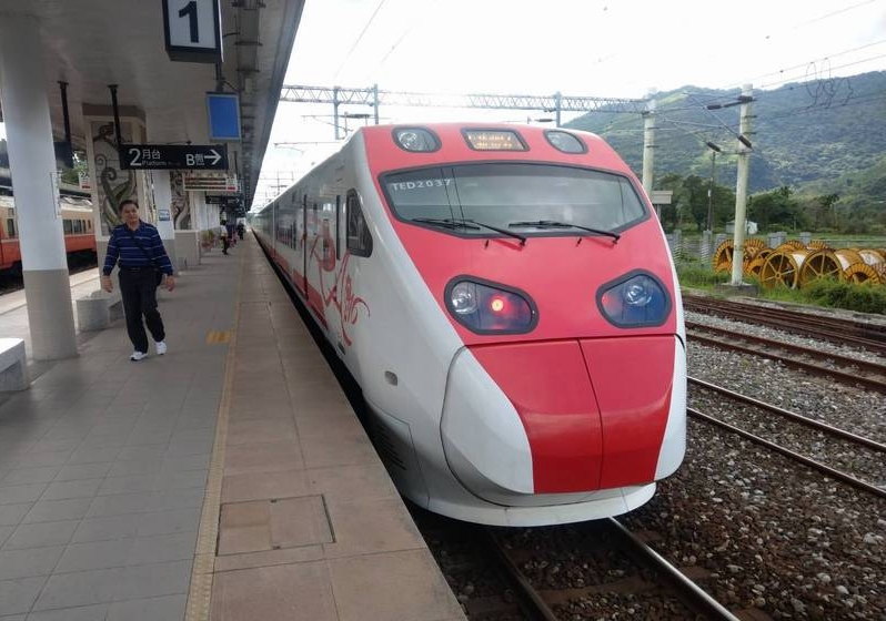 台鐵工會不滿交通部的台鐵公司化草案，發起五一不加班行動。(互聯網)