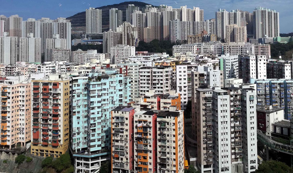 隨著近期疫情持續改善，以及首階段放寬限聚措施效應下，整體樓市氣氛進一步轉活，料首季積聚的購買力持續釋放，樓價指數有機會在次季收復失地，全年看升逾5%。