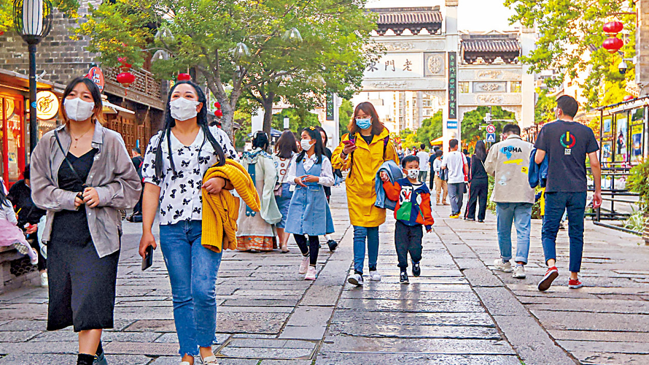 疫下五一｜九寨溝等景區客量大減 國內遊跌三成 僅1.6億人次