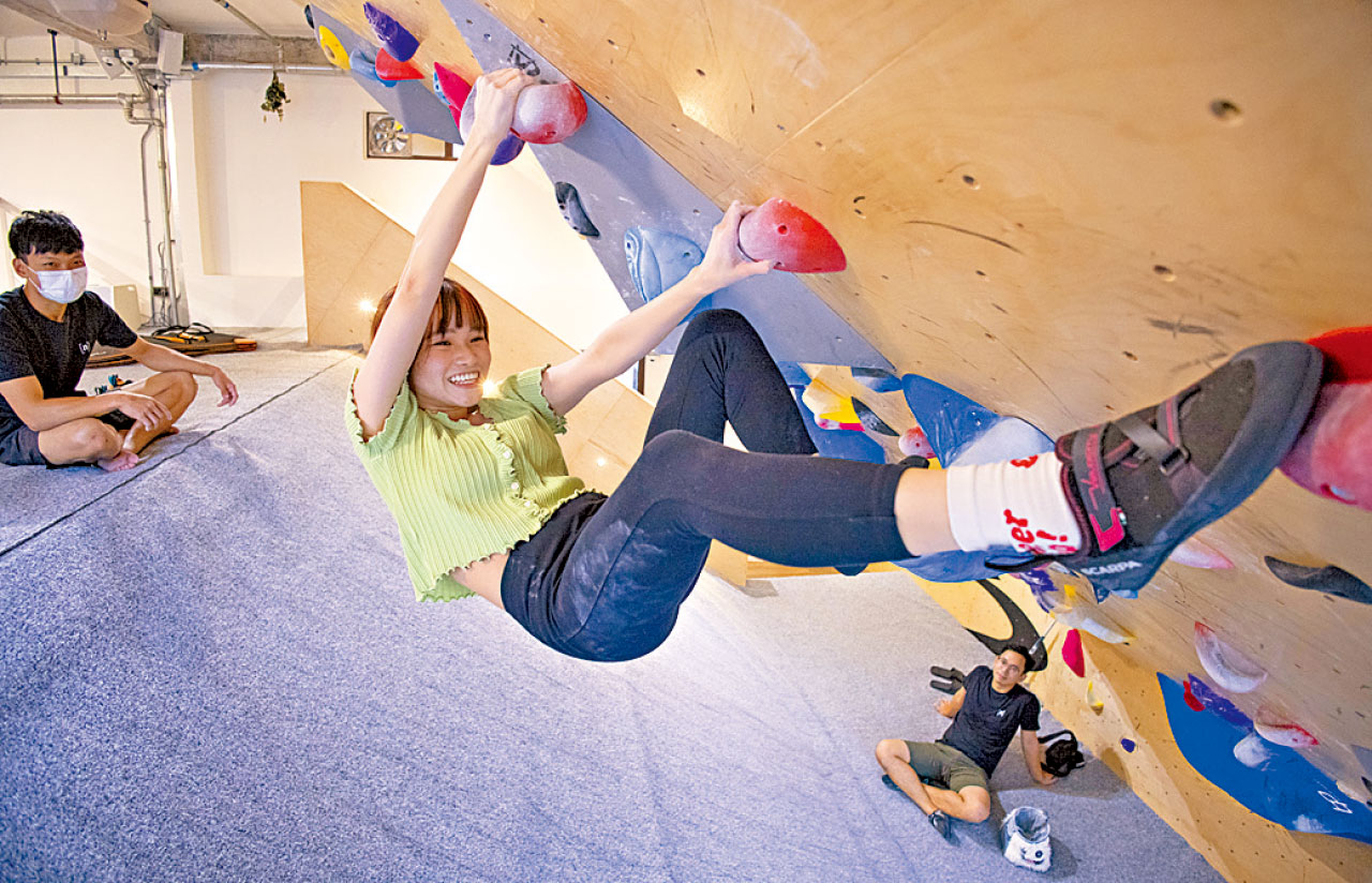 灣仔商廈室內抱石場挑戰高難度55度滑梯斜牆+新手必知3大技巧