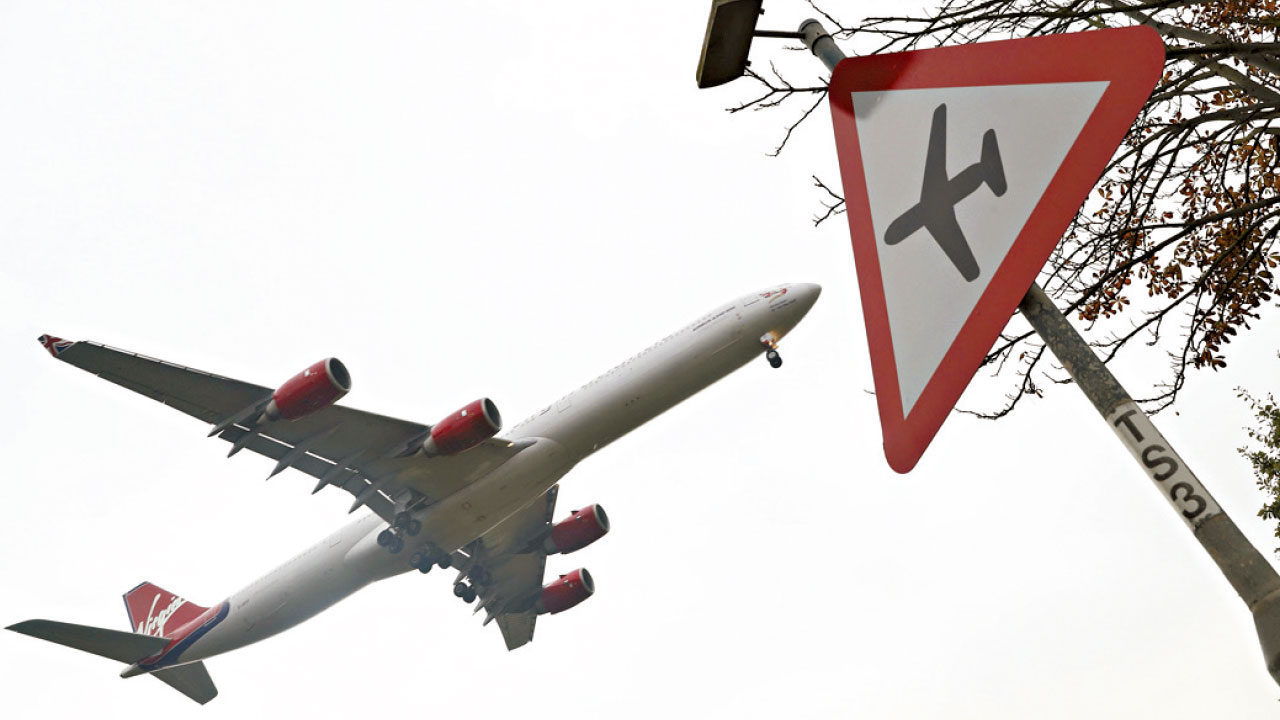 航空安全｜維珍航班半空折返 副機師自爆飛行考試「肥佬」