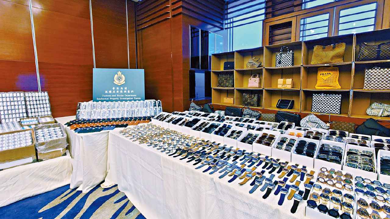 真假難分｜冒牌波鞋仿真度高 放售貼市價 海關檢8萬件假貨值逾2200萬