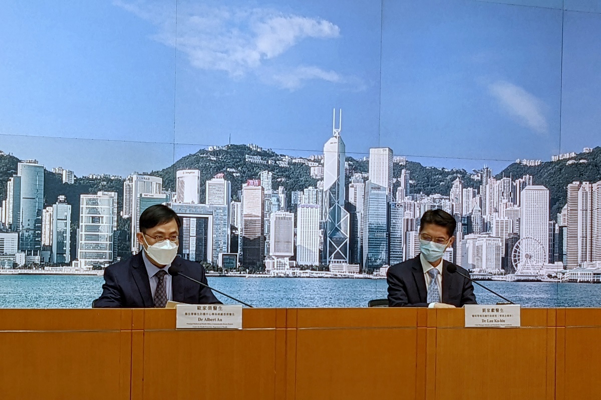 本港今日新增328宗確診；左起為歐家榮及劉家獻。(羅庸軒攝)