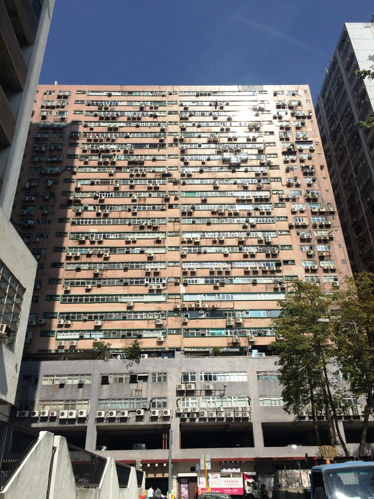 受活化工廈政策帶動，荃灣區柴灣角工業區一帶近年積極轉型，逐漸吸引投資者入市，新近有投資者睇好前景，購入該區榮興工業大廈低層單位，成交價約932萬元。