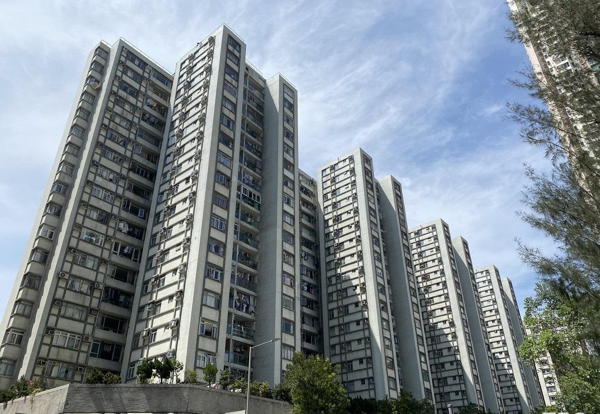 鯉景灣安翠閣高層E室近日易手，單位實用面積629方呎，大幅劈價90萬元後，以1,090萬元成交，原業主帳面大賺逾千萬離場。