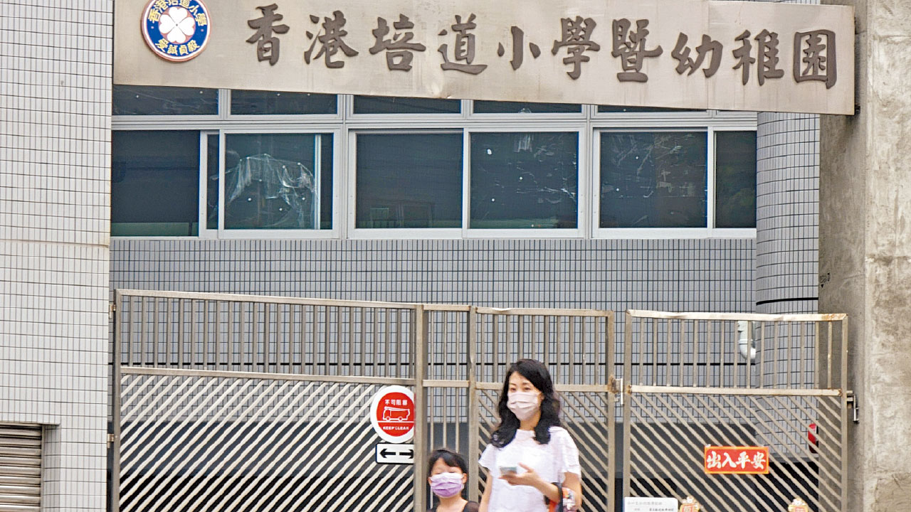 病毒殖率增 污水指標升 個案遍多區 疫情難下 確診連續兩日破800宗