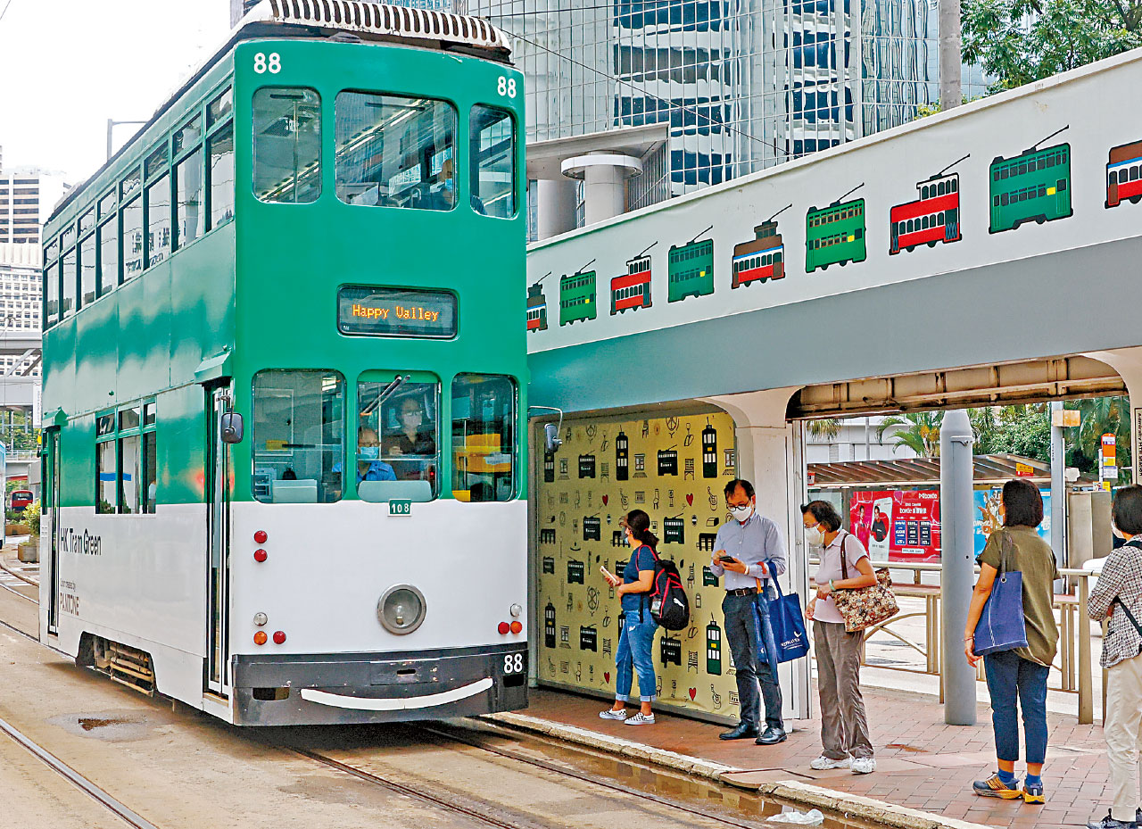 慶回歸免費坐叮叮 綠Van 黃大仙祠首辦升旗禮