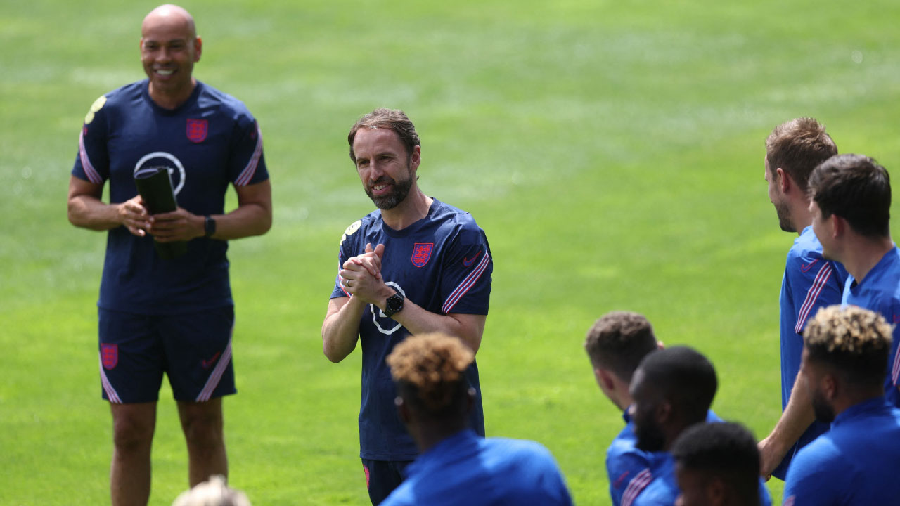 強陣挽聲望 三獅激戰德軍