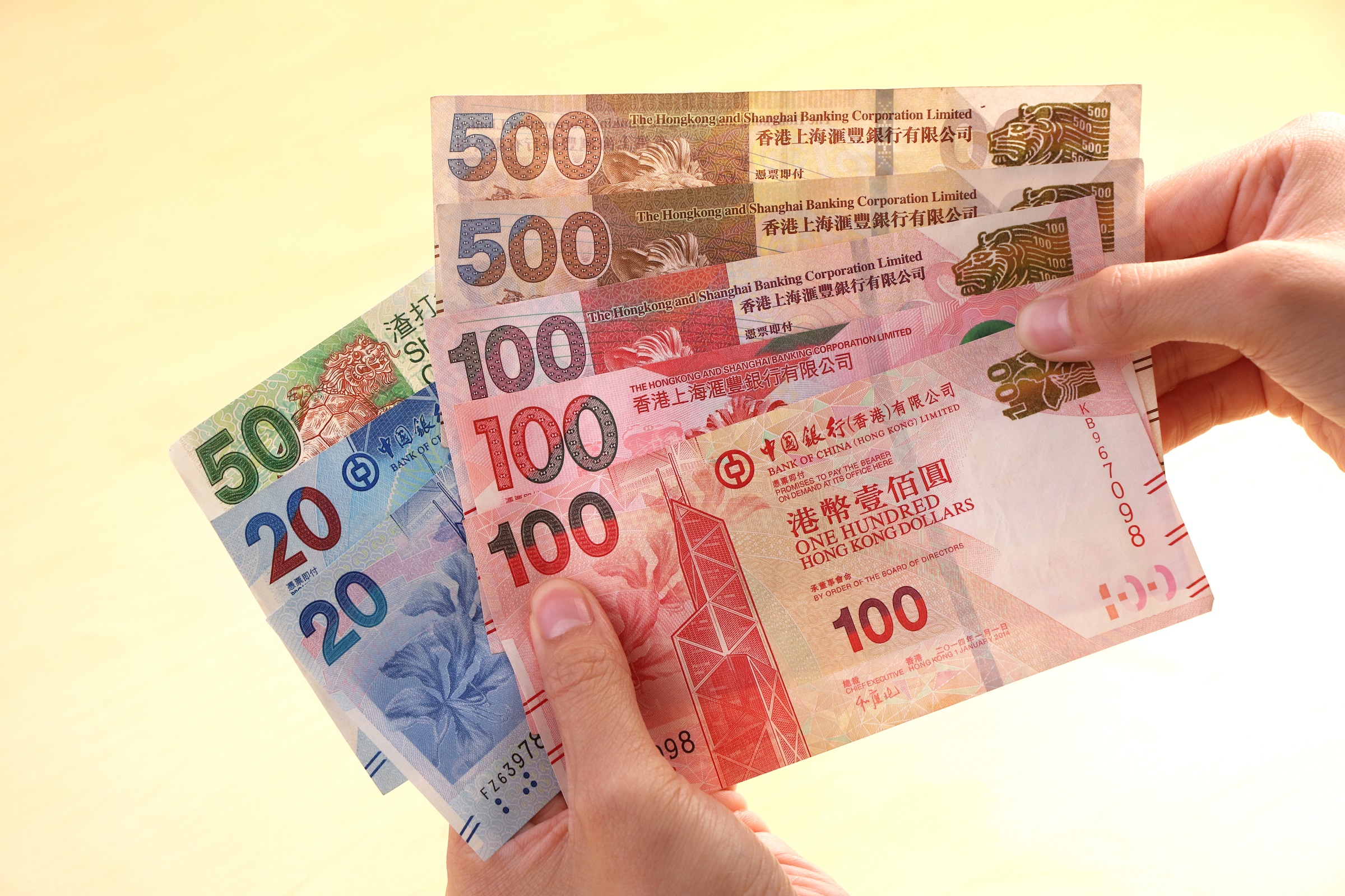 港元弱勢｜金管局一日兩度出手接錢