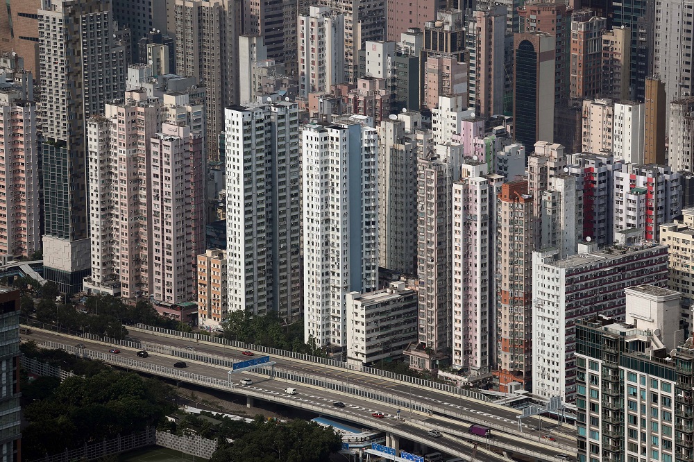 放寬按保帶動換樓潮，價值1,000至1,200萬元二手買賣登記，在本年首5個月錄1,240宗，料全年累錄約有3,000宗。（資料圖片）