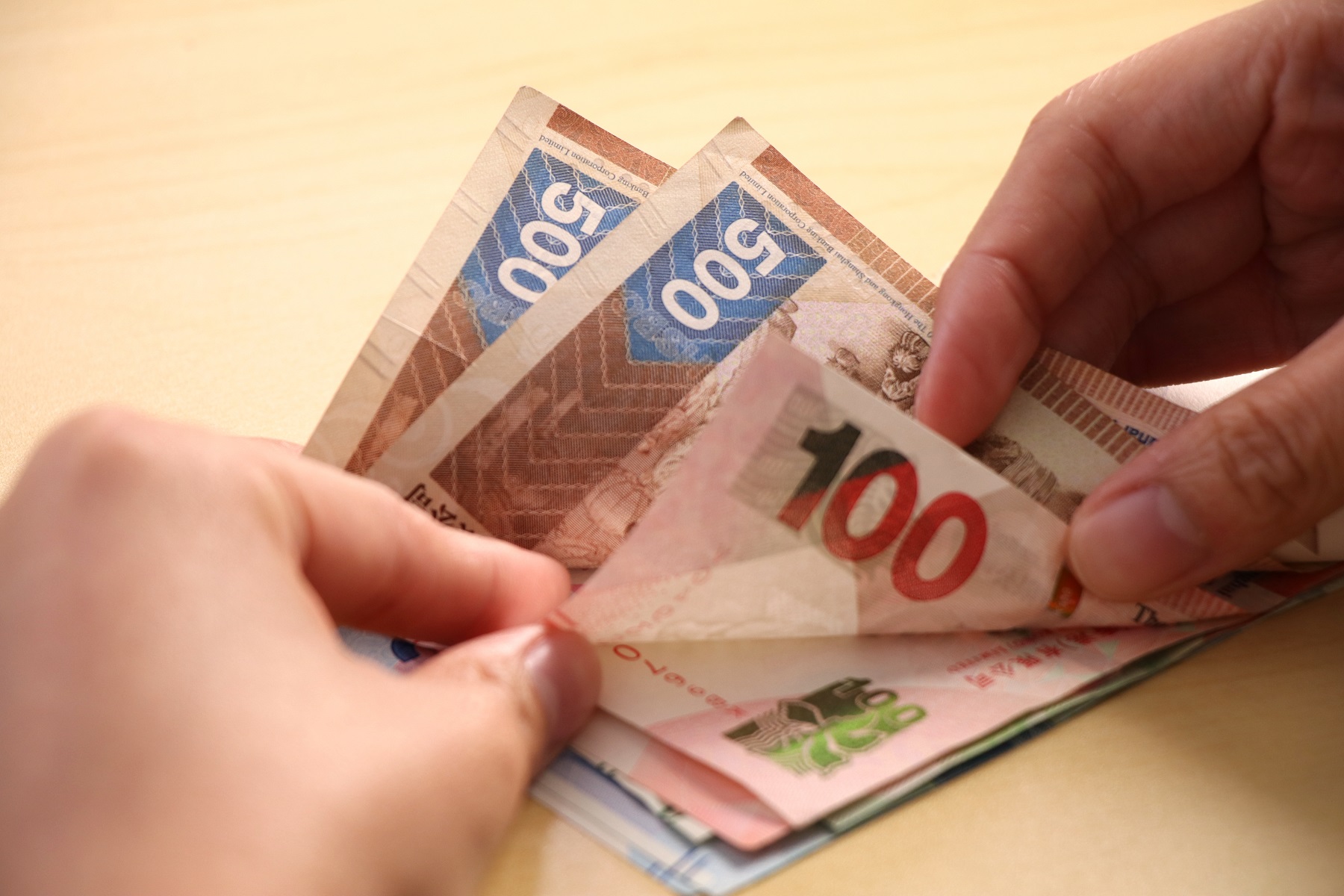 拆息抽升  本地銀行推定期存款息率一年最高可見2.5厘 