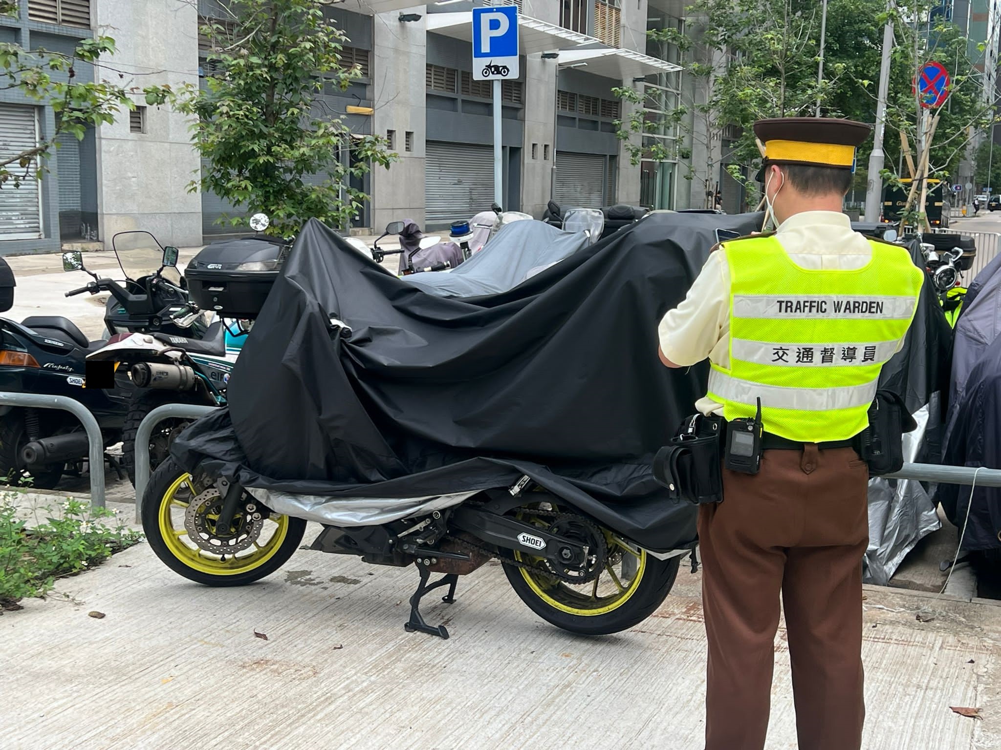 沙田警區交通日｜3日派3204張牛肉乾 拘欠交罰款被通緝人士