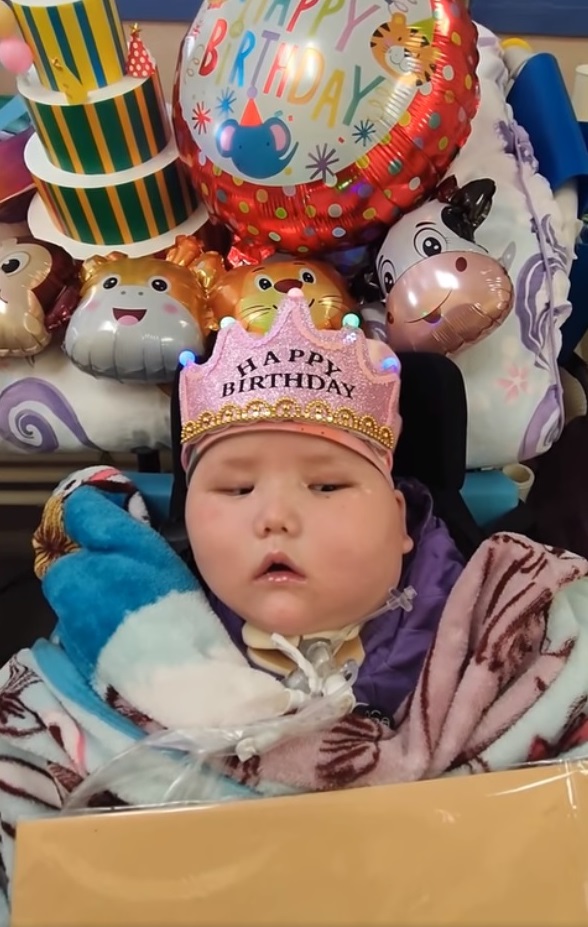 天瑜在病房度過7歲生日
