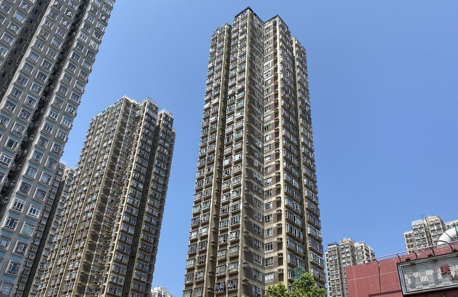 位於屯門市中心的屯門市廣場，交通和購物都方便，新近有區內投資者購入 低層兩房單位作收租，成交價473.8萬元，屬市價水平。