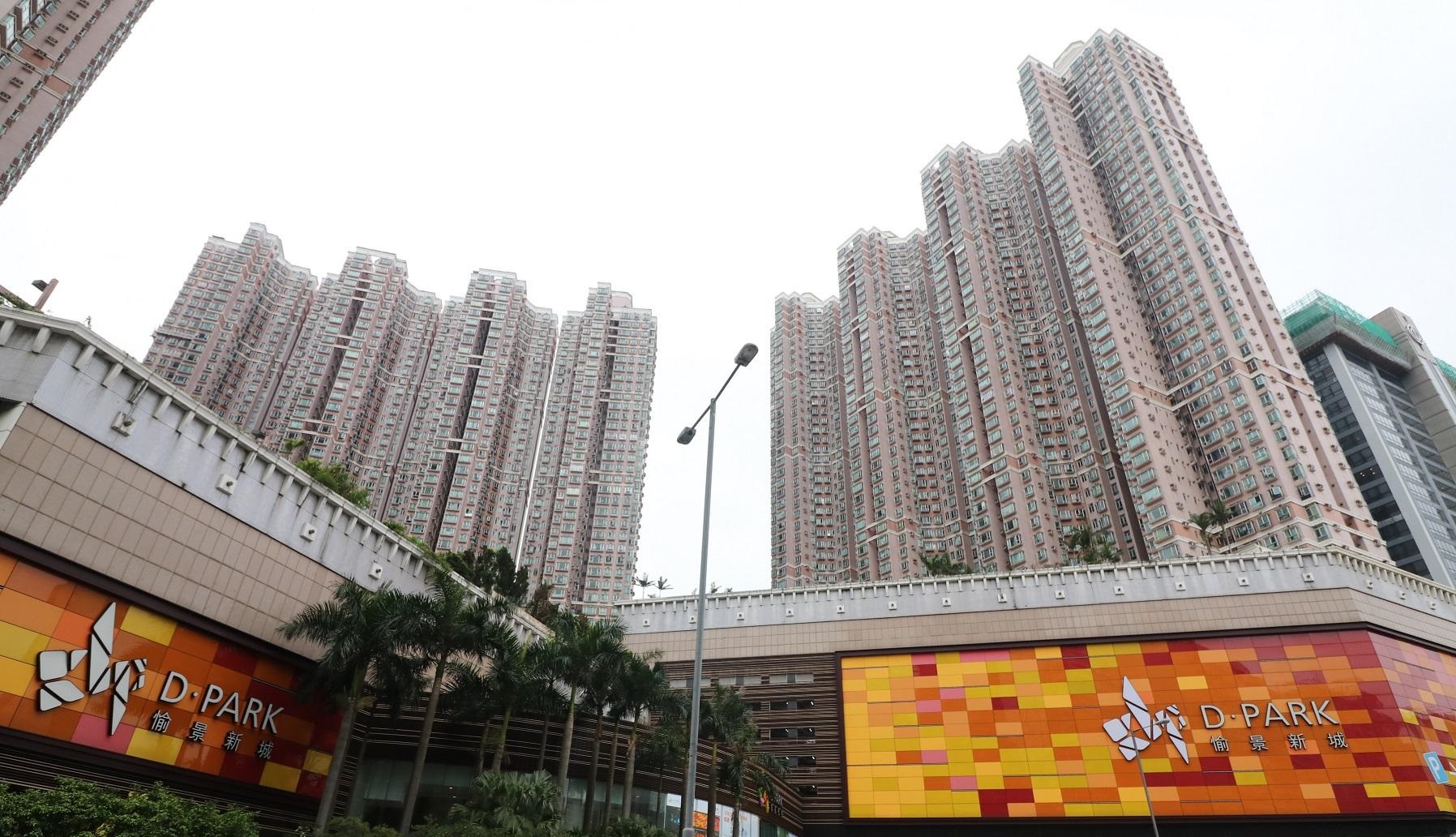 荃灣愉景新城近月市況淡靜，業主普遍肯減價沽貨，最新錄7座高層H室三房戶成交，實用面積647方呎，累減62萬元後以978萬元易手。