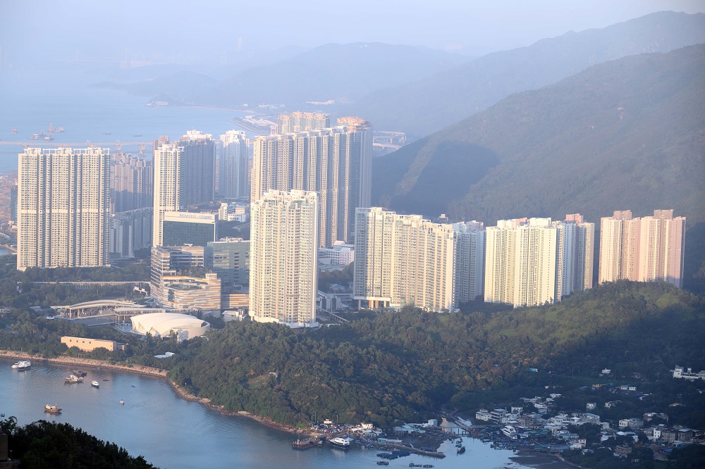 受第五波疫情及美國加息等多方利淡因素影響，今年上半年樓市氣氛淡靜，買家入市意欲下降，一手交投明顯回落，拖累整體登記數字。(資料圖片)