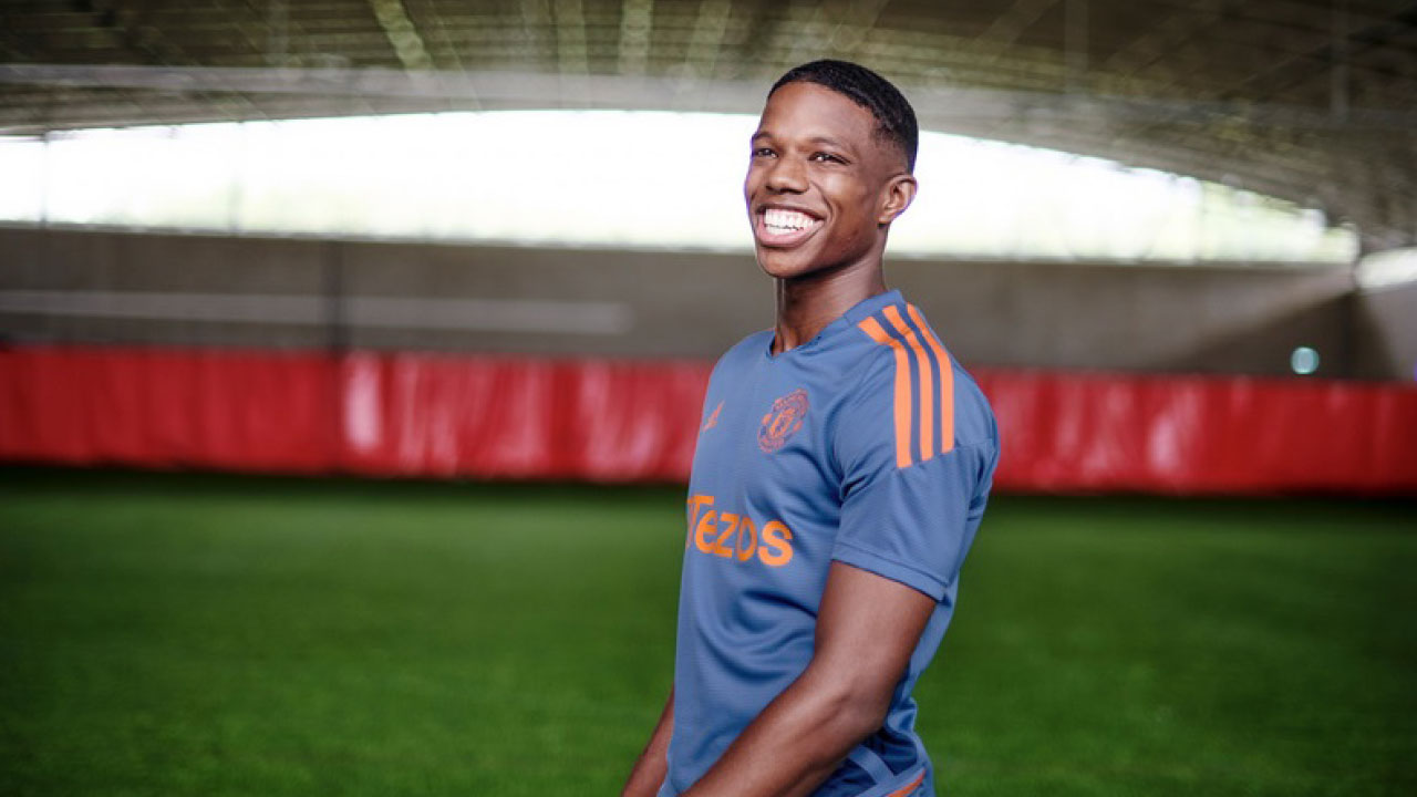 雲佩斯大讚簽得好 飛燕諾左閘入「魔」