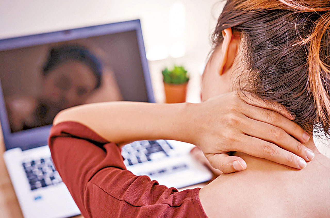 不良姿勢容易誘發頸椎病