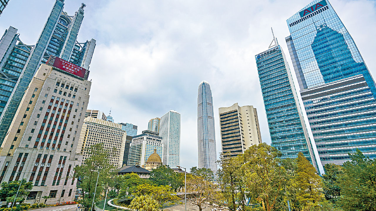 半年展望｜瑞銀薦銀行股 叫沽地產 港股受制二萬二 大行樂觀