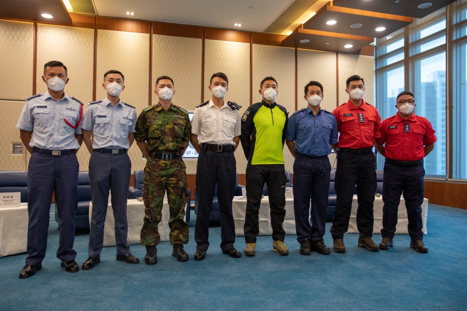 消防處、民安隊、飛行服務隊及警務處聯合呼籲，市民在酷熱天氣下行山應量力而為。