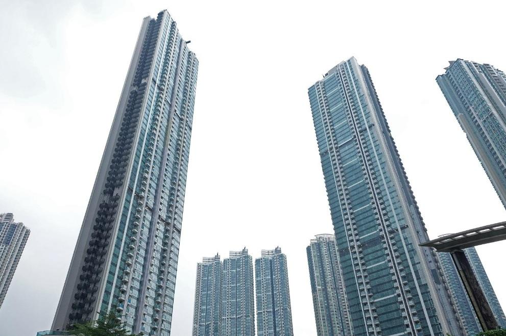 美國再度加息令部分準買家入市轉趨審慎，亦有部分業主減價求售，其中日出康城MONTARA最新錄一宗累減110萬元成交個案。(資料圖片)