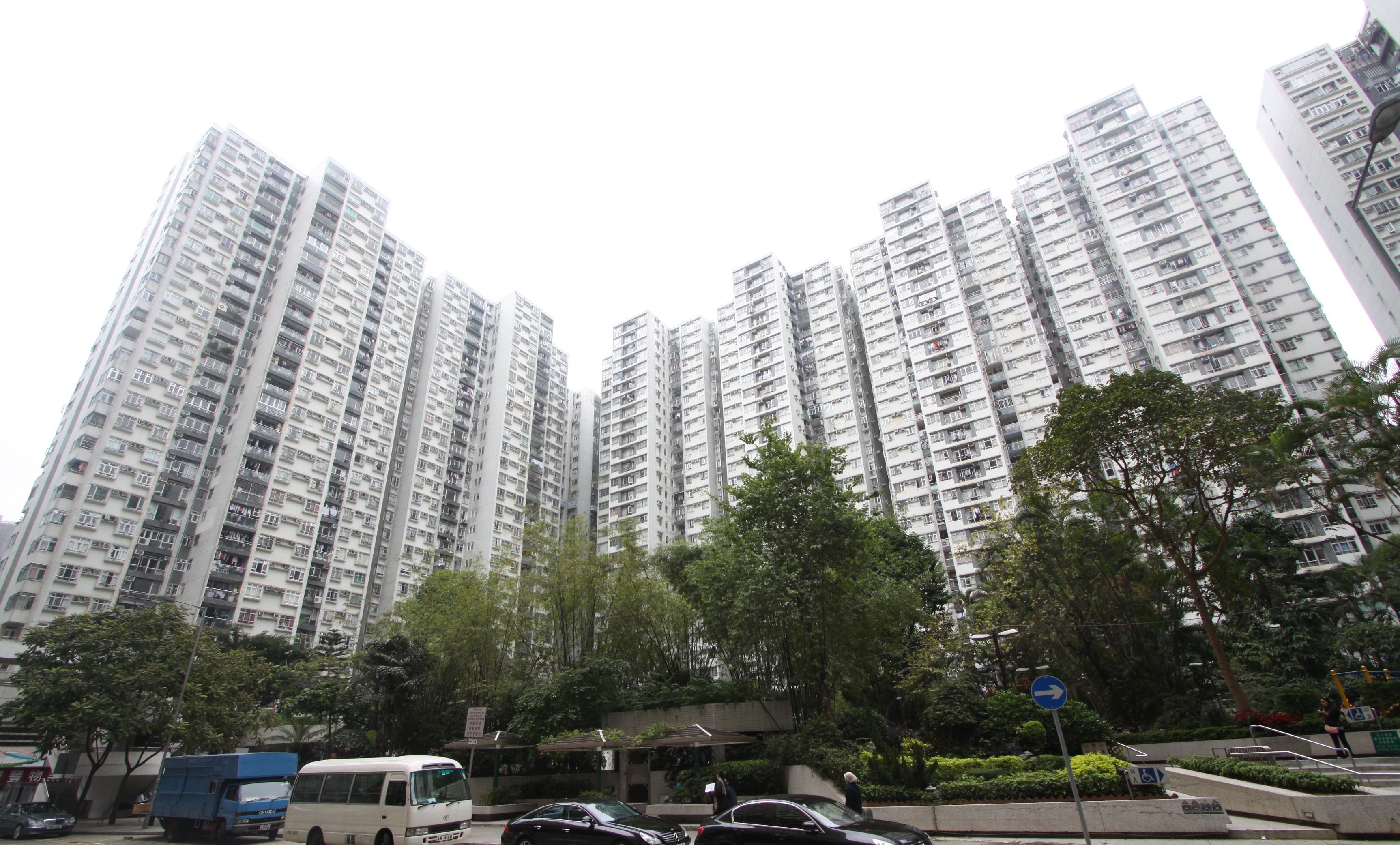 北角指標屋苑城市花園新近錄優質全維港海景兩房單位成交，實用面積約626方呎，成交價1,280萬元，呎價約20,447元。