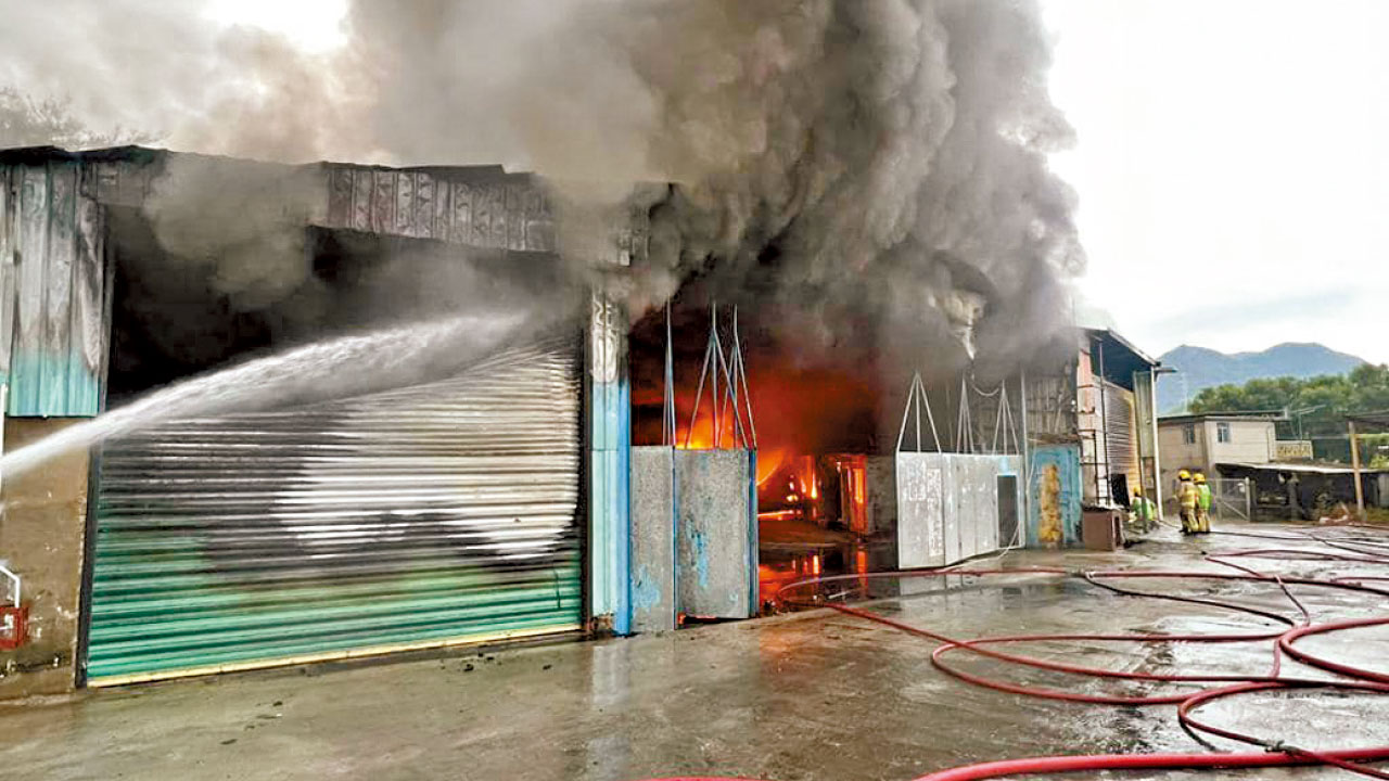 粉嶺貨倉三級火 一男貨倉職員死亡