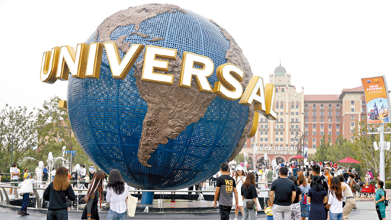 訛稱賣環球影城超低價半年票 北京男騙逾千人過千萬被捕