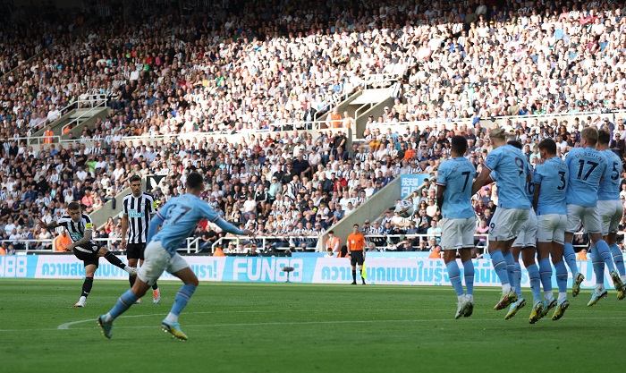 捷比亞的罰球一度為紐卡素擴大領先至3:1。(路透社)