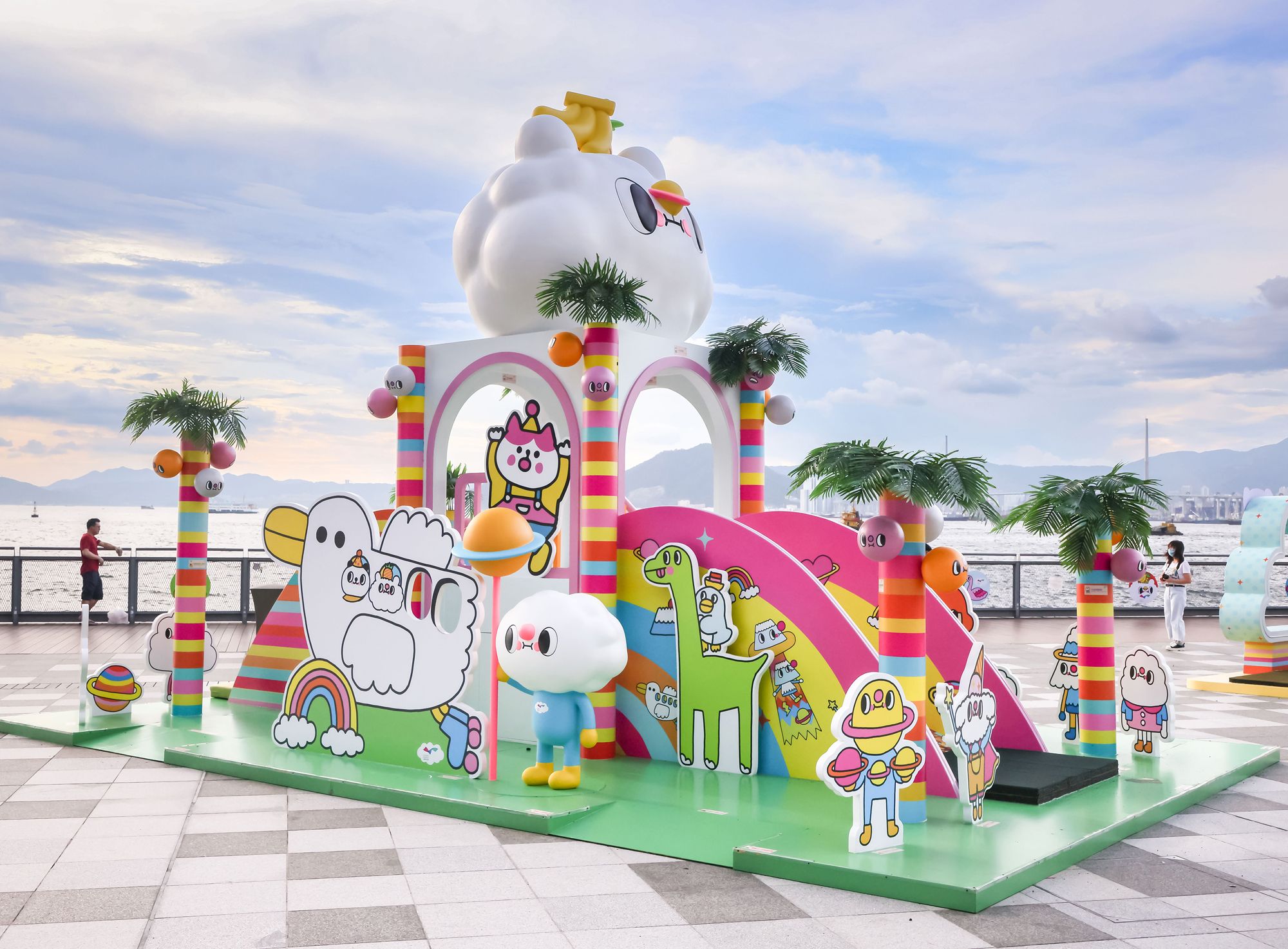 發展局甯漢豪指，為將香港締造為更宜居的城市，繼續推動海濱發展，其中一個主要發展方向是把「海濱共享空間」的開放式管理模式推展到更多海濱用地。