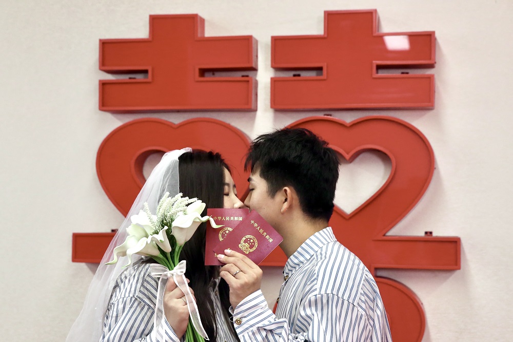 內地多地都有新人在七夕結婚。(中新社)