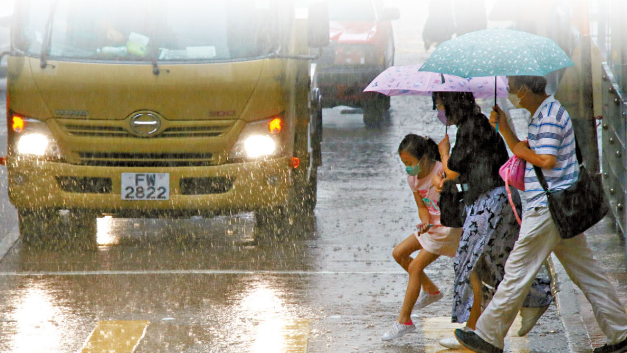 低壓區掀風雨氣溫驟降 黃雨個半鐘 晚上掛一號波