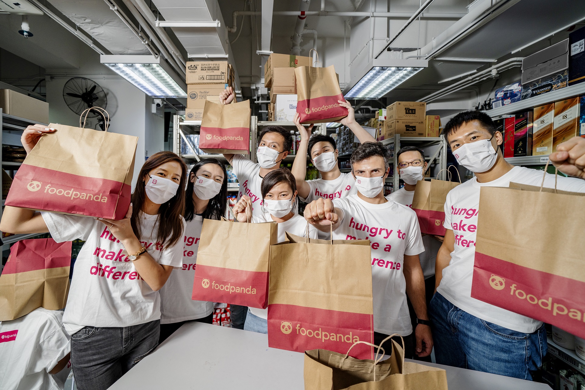 攜手送暖丨foodpanda香港夥ImpactHK同路舍 為無家者派物資