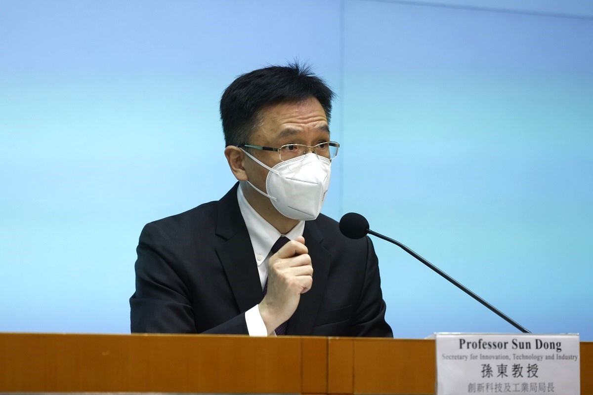 孫東初步確診新型肺炎，他今日仍有上班。(資料圖片／蘇文傑攝)